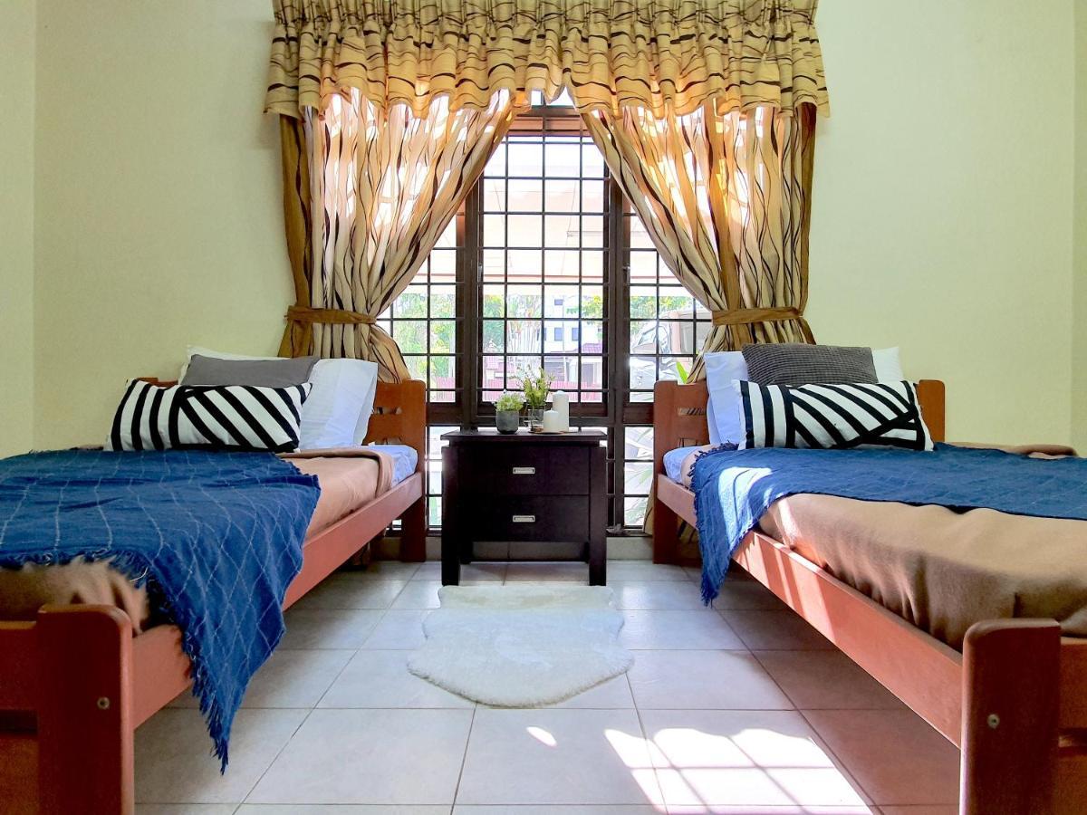Melaka Afamosa Villa With Private Pool For 10 Pax Alor Gajah Εξωτερικό φωτογραφία