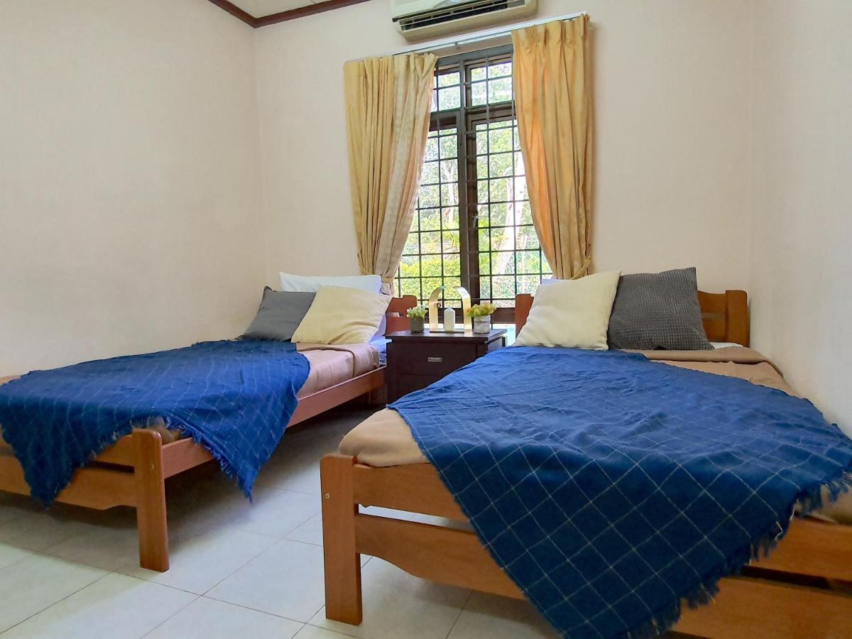 Melaka Afamosa Villa With Private Pool For 10 Pax Alor Gajah Εξωτερικό φωτογραφία
