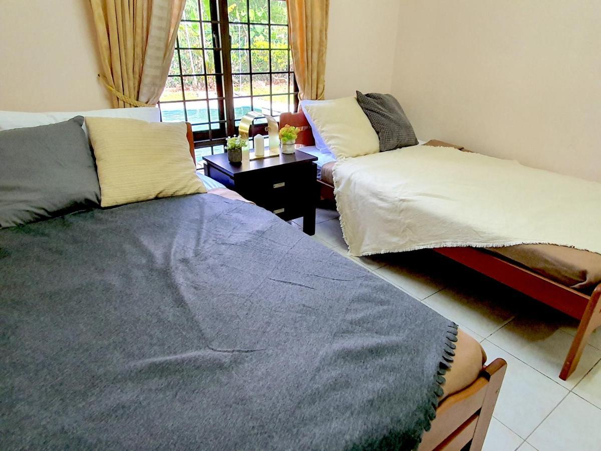 Melaka Afamosa Villa With Private Pool For 10 Pax Alor Gajah Εξωτερικό φωτογραφία
