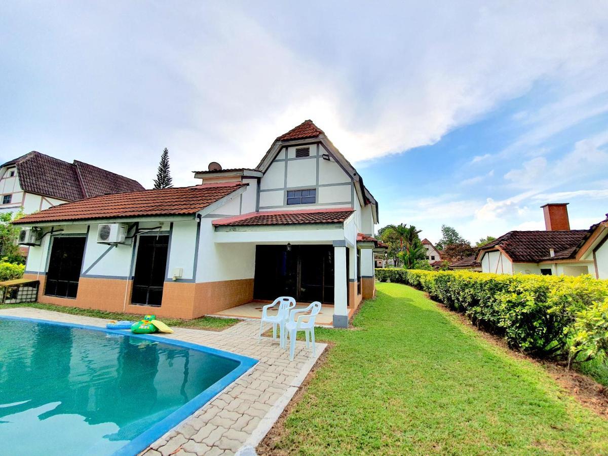 Melaka Afamosa Villa With Private Pool For 10 Pax Alor Gajah Εξωτερικό φωτογραφία